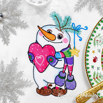 Snowman with a Heart Machine Embroidery Design - 4 sizes Snowman with a Heart Machine Embroidery Design - 4 sizes